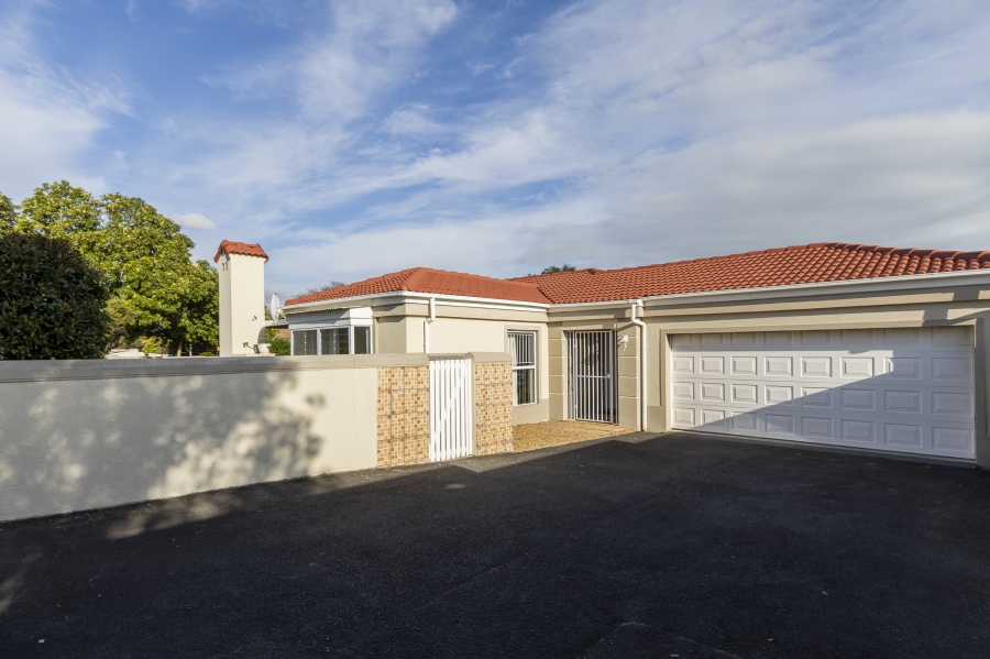 To Let 3 Bedroom Property for Rent in Somerset Ridge Western Cape